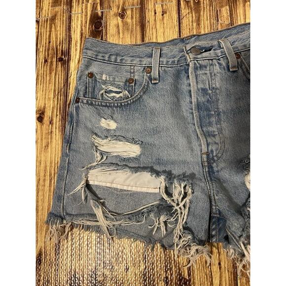 Women's Levi’s 501 Denim Jean Shorts W26 Short S40197 - Picture 5 of 16